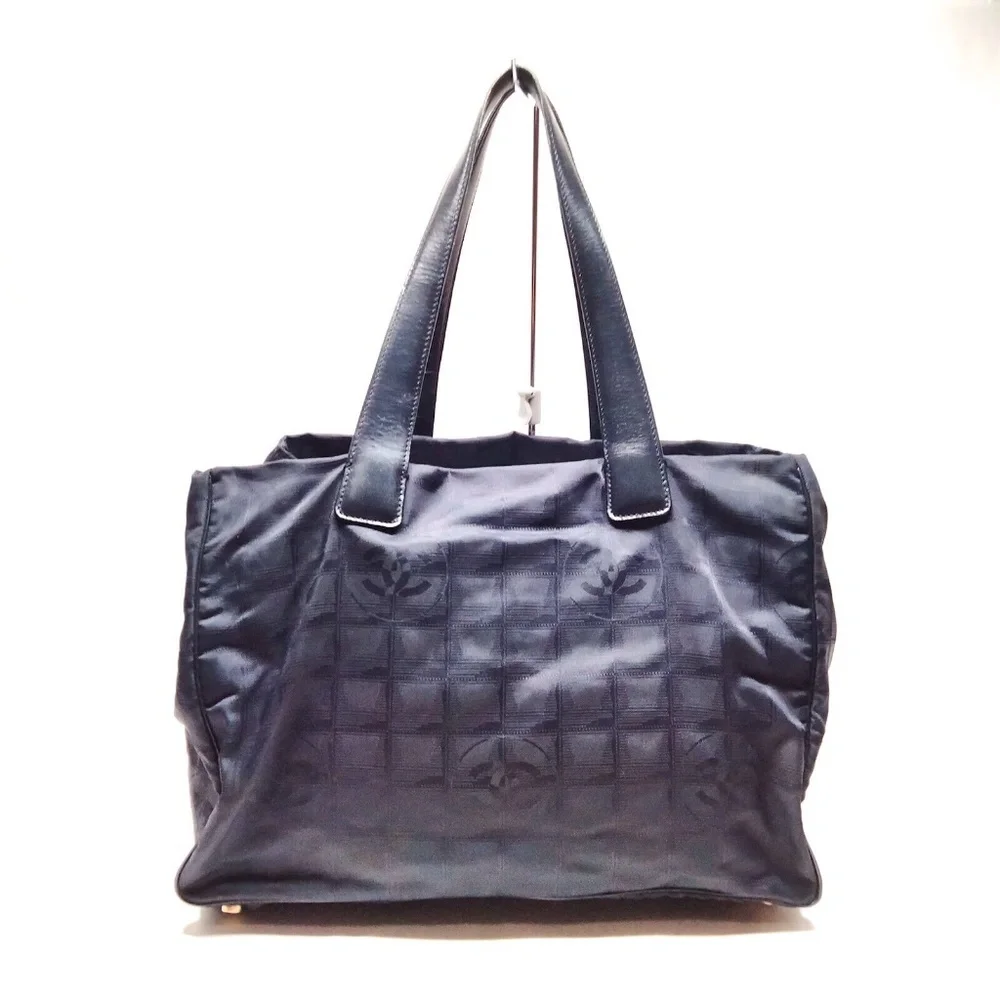 Chanel New Travel Line Black Nylon tote bag - Picture 9 of 10